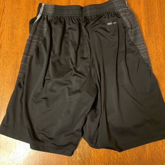 Men’s Nike shorts - Picture 2 of 3